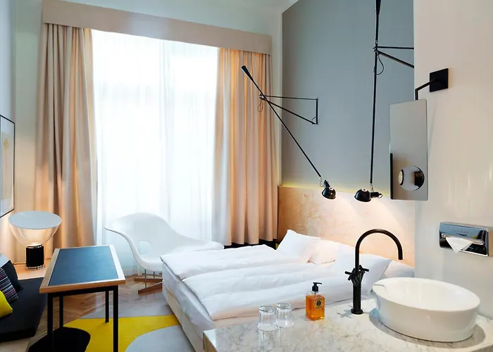 Small Luxury Altstadt Відень