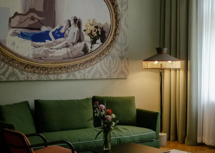 Готель Small Luxury Altstadt 4*